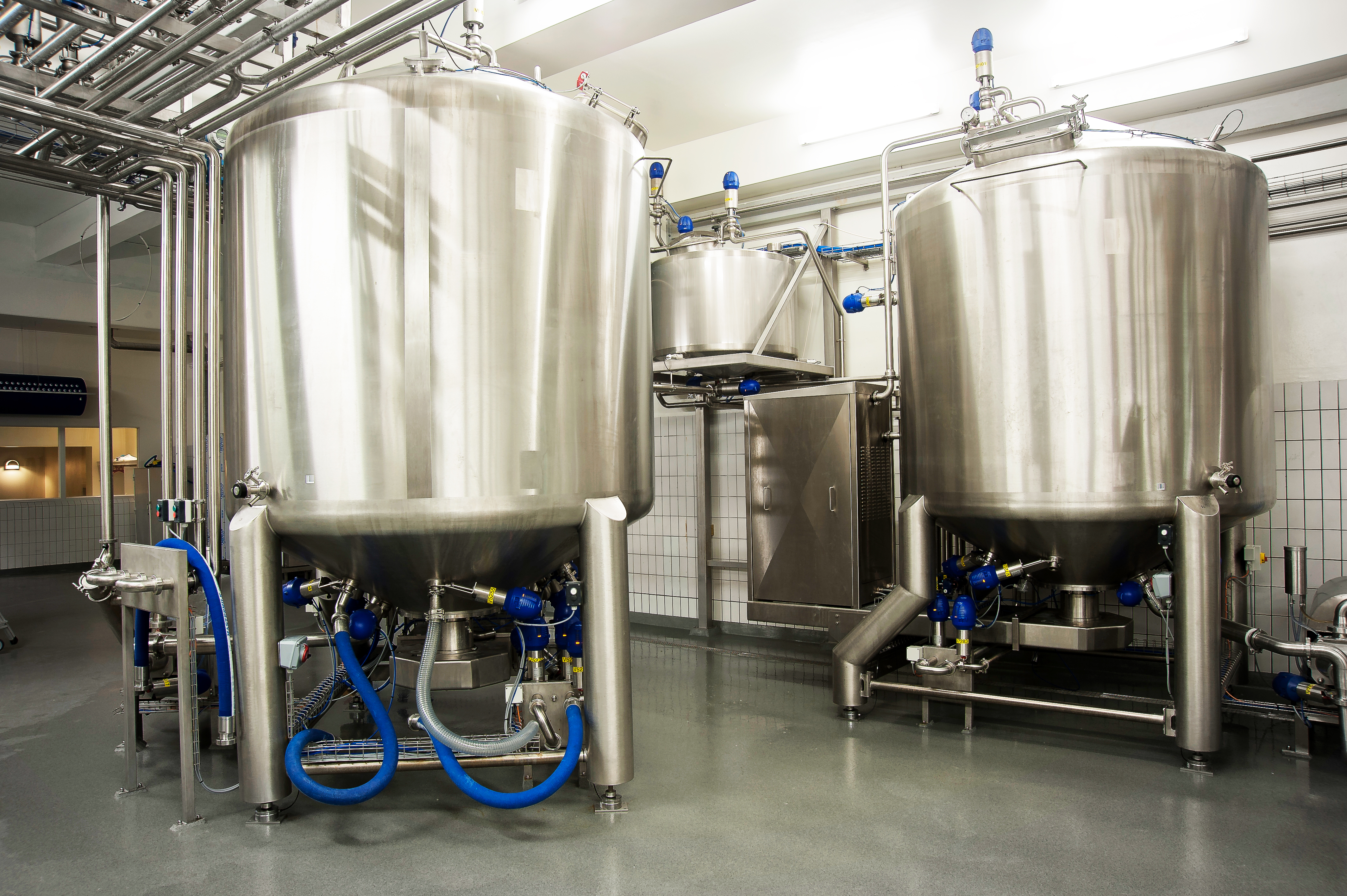 Capacitive hygienic load cells installed under mixers