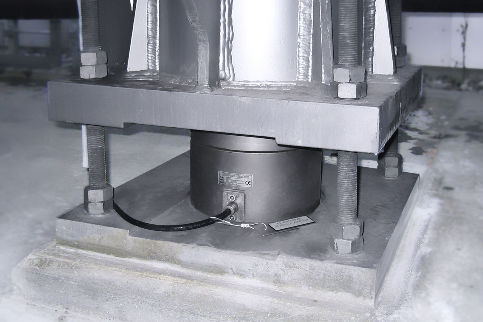 Heavy duty compression load cells example