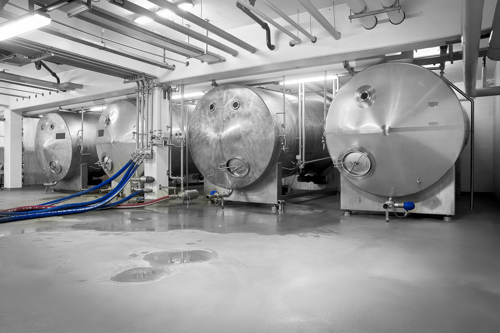 Eilersen gravimetric level measurement using digital load cells
