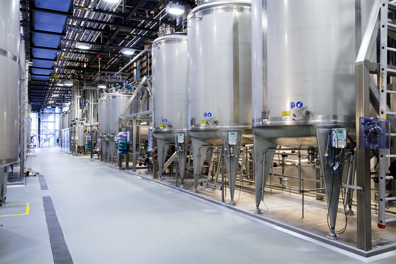 Eilersen hygienic load cells installed under vessels for pharmaceutical API manufacturing