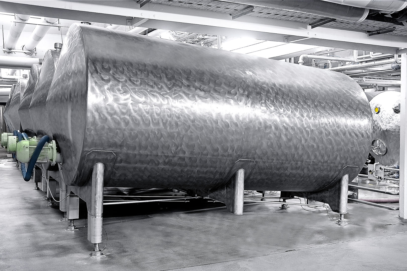 Eilersen gravimetric level measurement using digital load cells