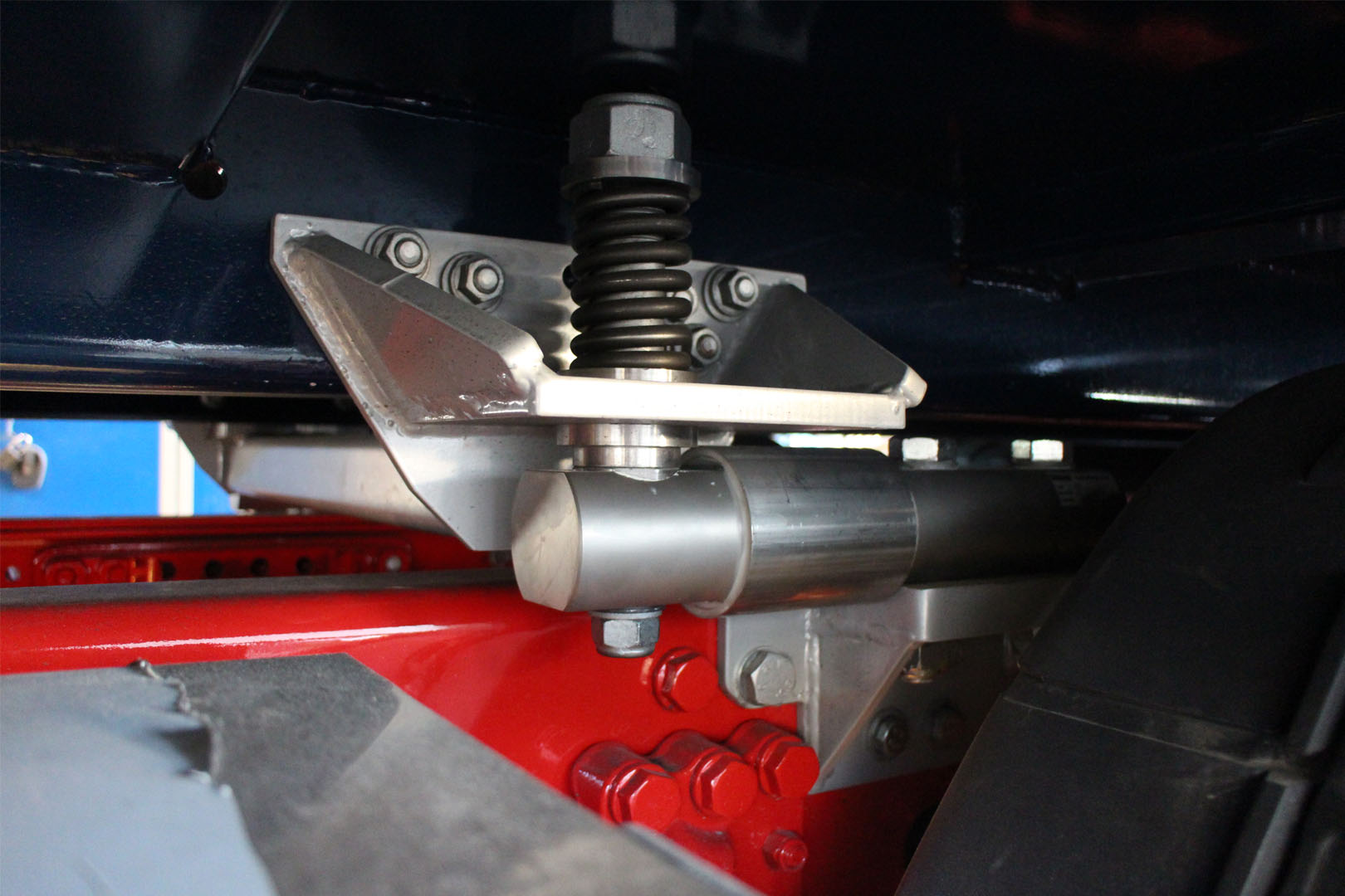 Flexible mounting of Eilersen load cells shown on truck with an Eilersen chassis mounted weighing system