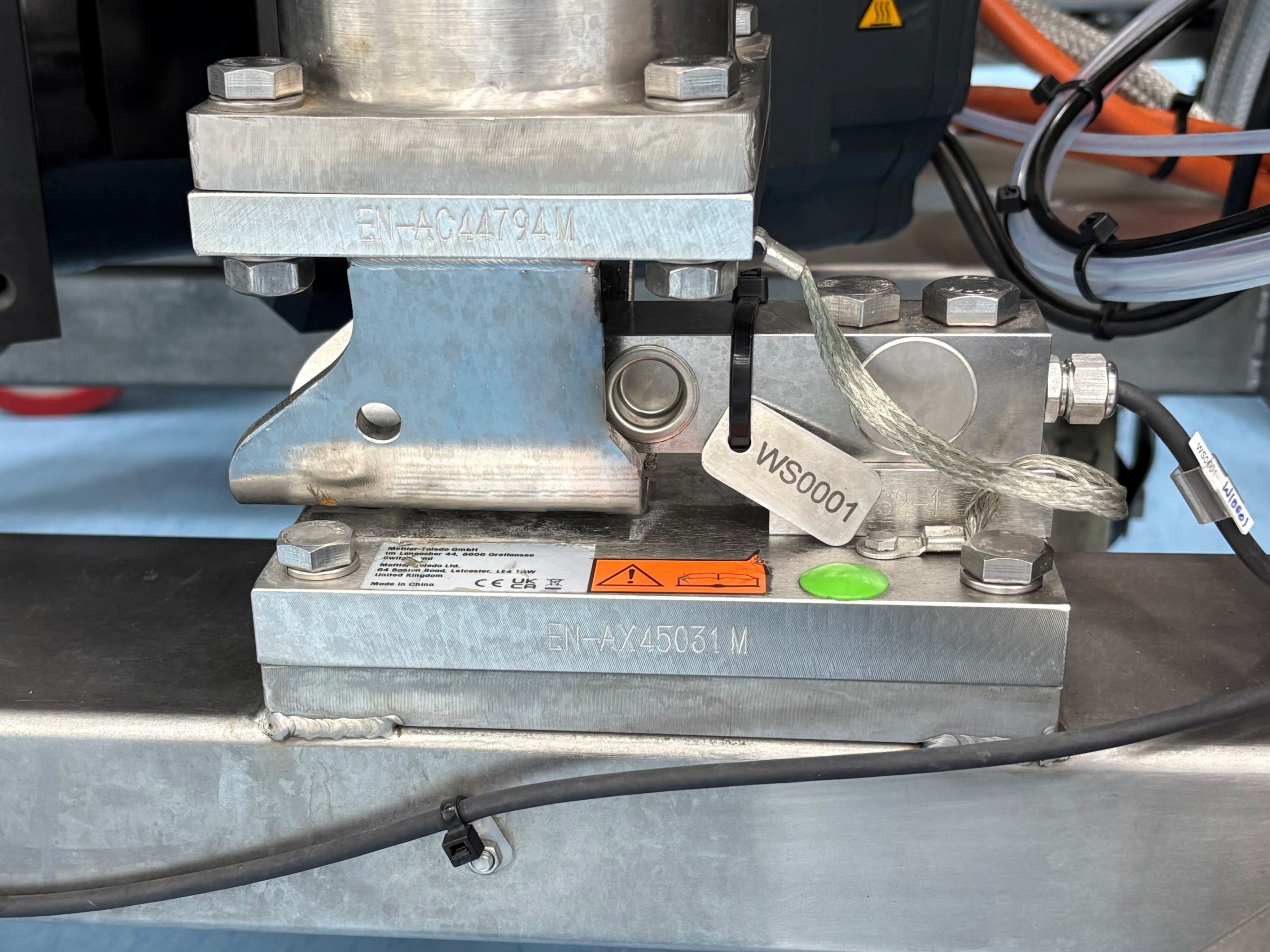 Non-sanitary strain gauge load cell with mounting kit, welding strap and rolled up cable